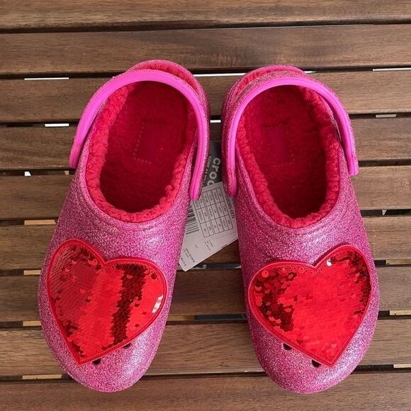 NWT Crocs Classic Lined Valentine’s Day 2023 Clog Women Size 7 (208385-6EN) - Picture 3 of 11